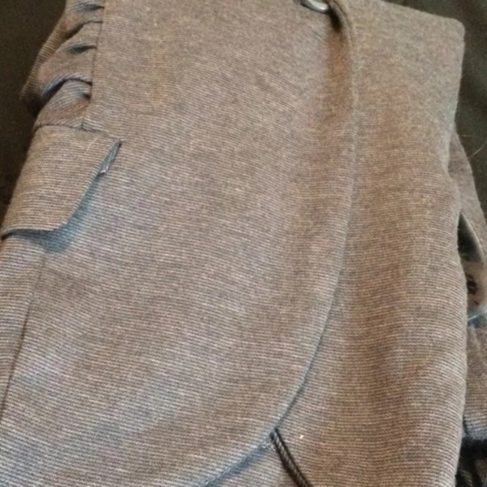Grey jacket. - Picture 8 of 9